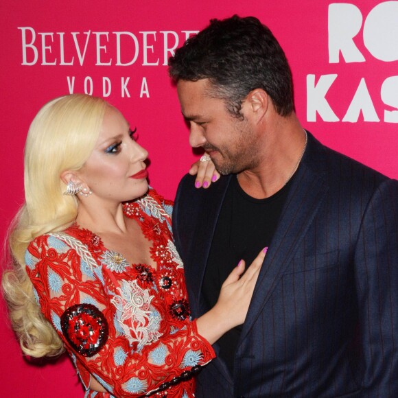 La chanteuse Lady Gaga et son fiancé Taylor Kinney - Première de "Rock The Kasbah" à New York, le 19 octobre 2015.