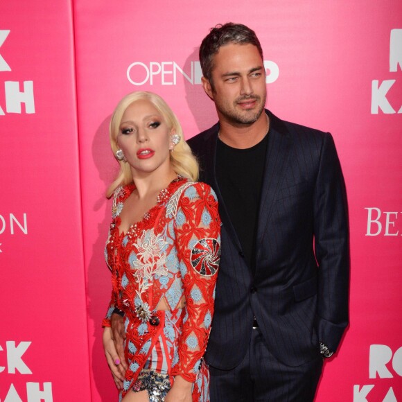 La chanteuse Lady Gaga et son fiancé Taylor Kinney - Première de "Rock The Kasbah" à New York, le 19 octobre 2015.