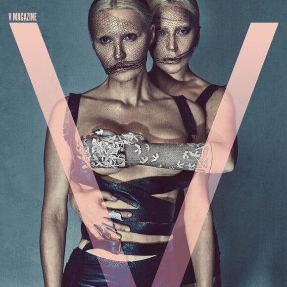 Lady Gaga, rédactrice en chef invitée de "V Magazine" pour un hommage à Alexander McQueen - printemps 2016. La chanteuse a choisi 16 couvertures différentes sur lesquelles ont retrouvent le regretté créateur britannique, ses muses Isabella Blow et Daphne Guinness, ainsi que Karl Lagerfeld, Hedi Slimane ou encore le mannequin Cierra Skye.