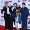 Mark Ruffalo avec sa femme Sunrise Coigney et leurs 3 enfants Keen, Bella Noche et Odette à la première de "Avengers: Age Of Ultron" à Hollywood, le 13 avril 2015