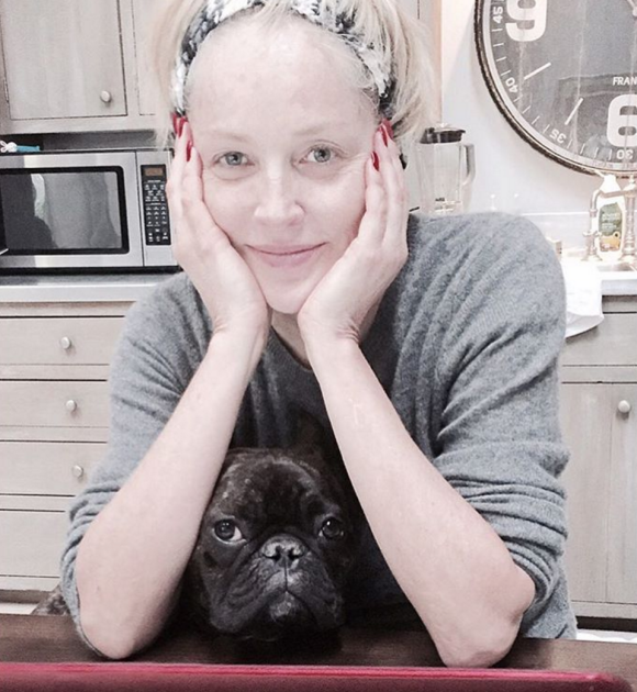 Sharon Stone, 57 ans, pose sans maquillage pour son compte instagram, janvier 2016.