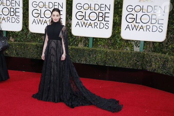 Emilia Clarke dans une robe Valentino - La 73e cérémonie annuelle des Golden Globe Awards à Beverly Hills, le 10 janvier 2016. © Olivier Borde/Bestimage