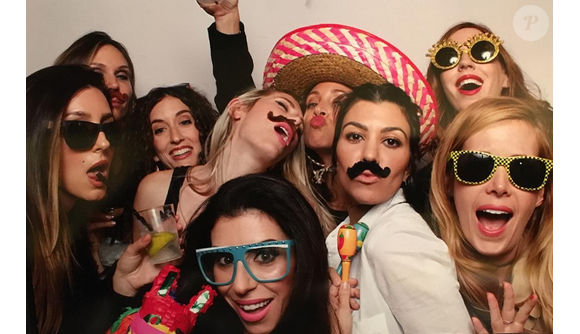 Kourtney Kardashian fait la fête avec ses copines pour l'anniversaire de son ami Melissa. Photo postée sur Instagram, le 10 janvier 2016.