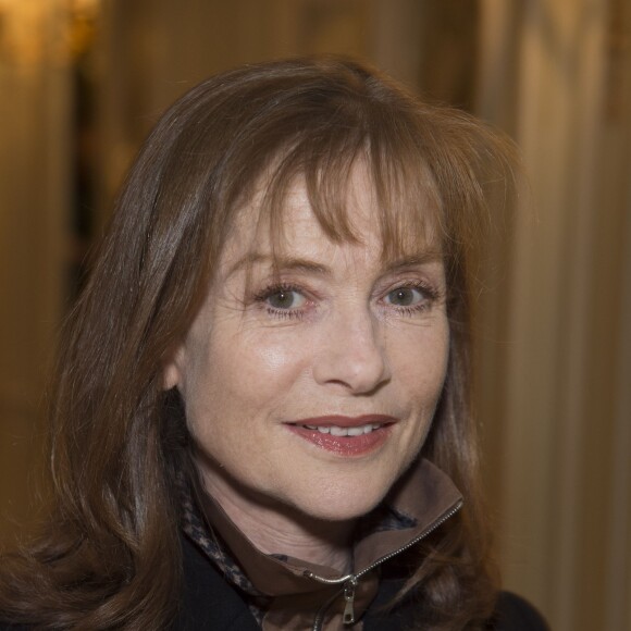 Isabelle Huppert - Soirée des Révélations César 2016 dans les salons de la maison Chaumet place Vendôme à Paris, le 11 janvier 2016.