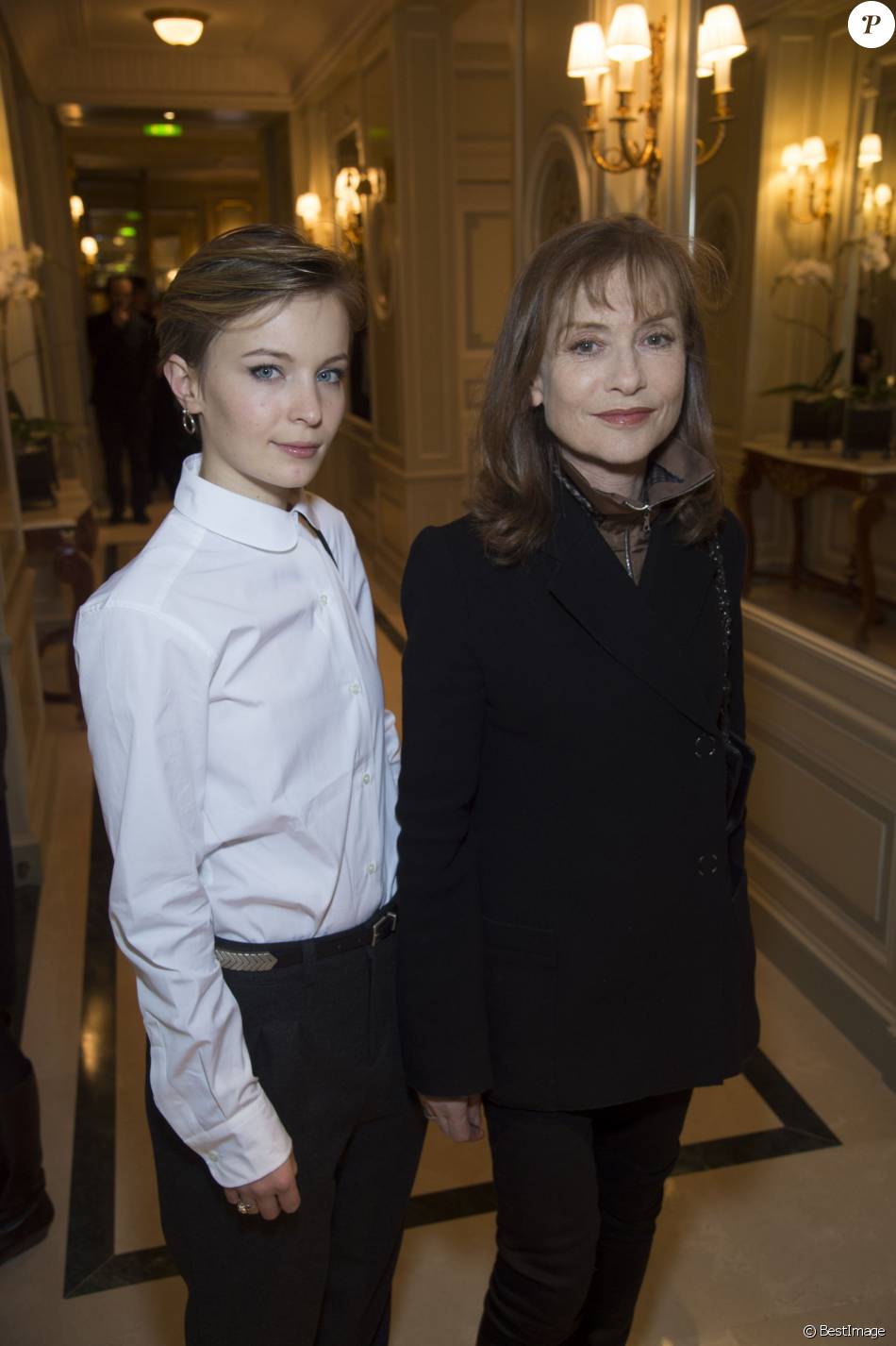 Diane Rouxel et Isabelle Huppert Soirée des Révélations César 2016