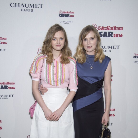 Lily Taïeb et Isabelle Carré - Soirée des Révélations César 2016 dans les salons de la maison Chaumet place Vendôme à Paris, le 11 janvier 2016.