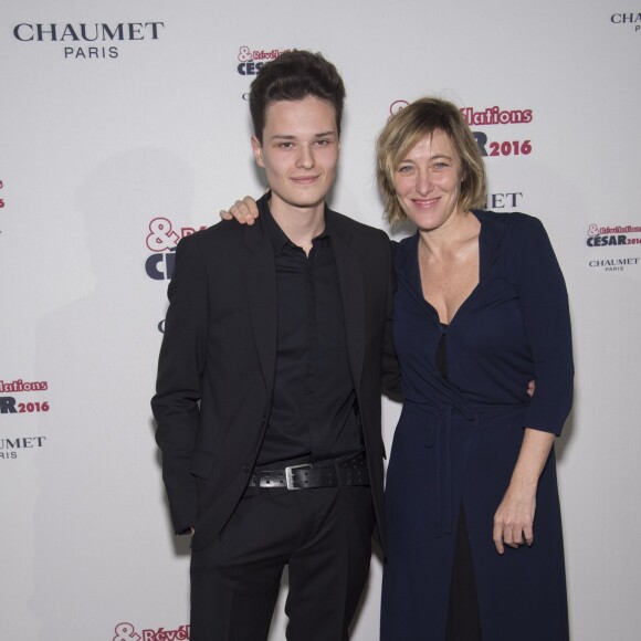 Jules Benchetrit (habillé en Zadig & Voltaire et chaussures Louboutin) et Valeria Bruni-Tedeschi - Soirée des Révélations César 2016 dans les salons de la maison Chaumet place Vendôme à Paris, le 11 janvier 2016