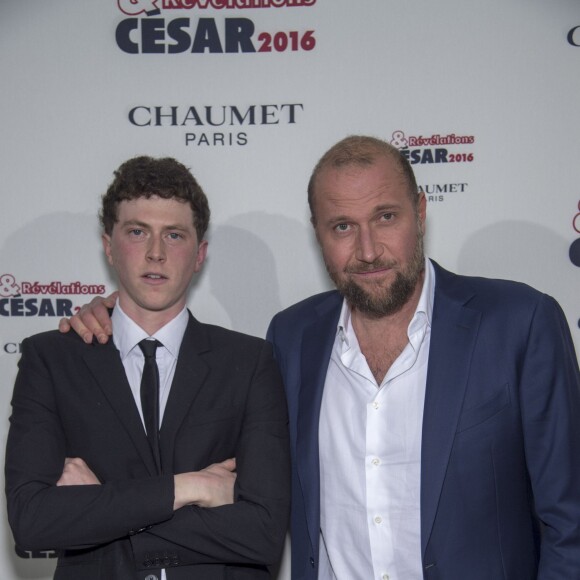 Finnegan Oldfield et François Damiens - Soirée des Révélations César 2016 dans les salons de la maison Chaumet place Vendôme à Paris, le 11 janvier 2016.