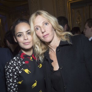 Bérénice Bejo et Sandrine Kiberlain - Soirée des Révélations César 2016 dans les salons de la maison Chaumet place Vendôme à Paris, le 11 janvier 2016.