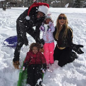 Mariah Carey et son futur ex-mari Nick Cannon en vacances à Aspen avec leurs enfants Monroe et Moroccan. Photo publiée sur Instagram à la fin du mois de décembre 2015.