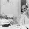 Archives - En France, à Paris, le couturier André Courrèges dans son atelier le 16 août 1968.