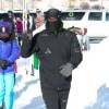 Exclusif - Kevin Hart fait du ski alpin et s'amuse avec ses enfants à Aspen, le 25 décembre 2015