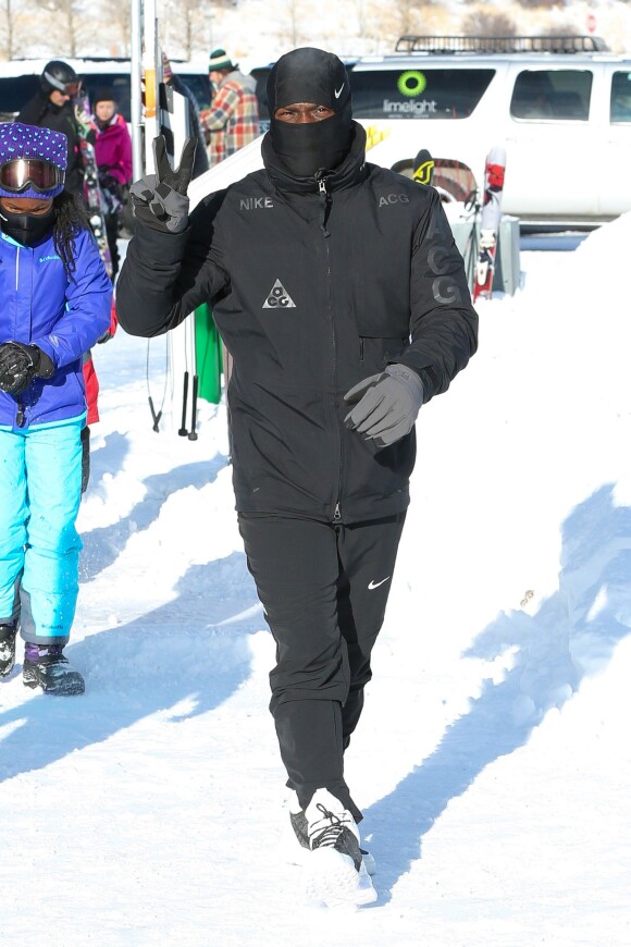 Exclusif - Kevin Hart fait du ski alpin et s'amuse avec ses enfants à Aspen, le 25 décembre 2015