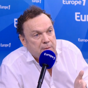 Julien Lepers s'exprime sur son renvoi et souhaite bonne chance à son remplaçant Samuel Etienne dans "Le grand direct des médias" sur Europe 1. Le 14 janvier 2016.