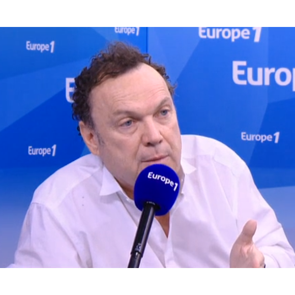 Julien Lepers s'exprime sur son renvoi et souhaite bonne chance à son remplaçant Samuel Etienne dans "Le grand direct des médias" sur Europe 1. Le 14 janvier 2016.