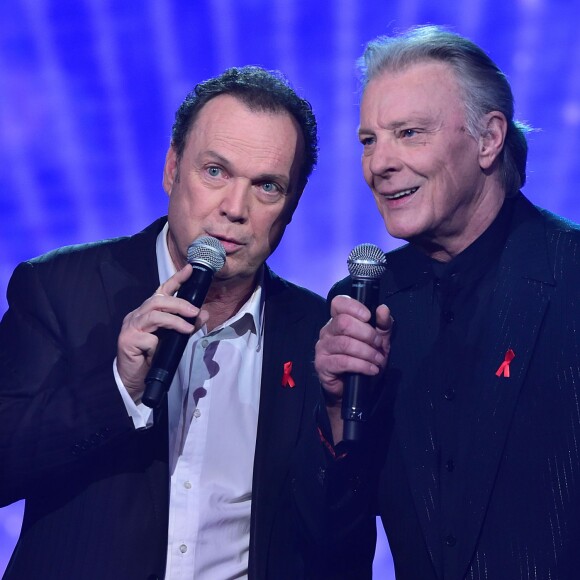 Exclusif - Julien Lepers et Herbert Léonard - Enregistrement de l'émission "La Télé Chante Pour le Sidaction" aux théâtre des Folies Bergère à Paris. Le 11 mars 2015.