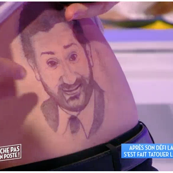 Julien Lepers s'est fait tatouer le visage de Cyril Hanouna dans "Touche pas à mon poste" sur D8. Le 13 janvier 2016.