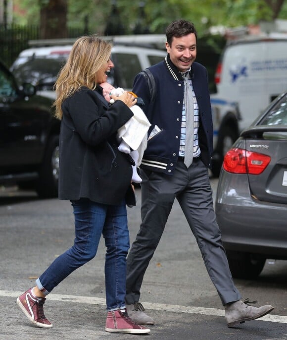 Jimmy Fallon, sa femme Nancy et leur petite fille Winnie sont alles prendre un cafe. New York, le 31 octobre 2013