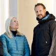 Le prince Haakon et sa femme la princesse Mette-Marit - La famille royale de Norvège participe aux activités de sports d'hiver organisées devant le palais royal lors des festivités pour le 25ème anniversaire de règne du roi Harald de Norvège à Oslo, le 17 janvier 2016.