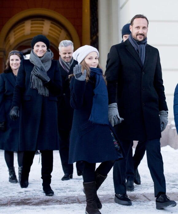 La princesse Martha Louise de Norvège et son mari Ari Behn, Le prince Haakon avec sa femme la princesse Mette-Marit et leur fille la princesse Ingrid Alexandra - La famille royale lors des festivités pour le 25ème anniversaire de règne du roi Harald de Norvège. La famille a assisté à une messe en la chapelle du palais royal à Oslo le 17 janvier 2016.17/01/2016 - Oslo