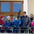 La princesse Martha Louise, son mari Ari Behn, la reine Sonja, le prince Sverre Magnus, Emma Tallulah Behn, la princesse Ingrid Alexandra, Maud Angelica Behn, le roi Harald, Leah Isadora Behn, le prince Haakon et sa femme la princesse Mette-Marit - La famille royale de Norvège participe aux activités de sports d'hiver organisées devant le palais royal lors des festivités pour le 25ème anniversaire de règne du roi Harald de Norvège à Oslo, le 17 janvier 2016. 17/01/2016 - Oslo