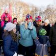 Le prince Haakon, sa femme, la princesse Mette-Marit, et leurs enfants la princesse Ingrid Alexandra et prince Sverre Magnus - La famille royale de Norvège participe aux activités de sports d'hiver organisées devant le palais royal lors des festivités pour le 25ème anniversaire de règne du roi Harald de Norvège à Oslo, le 17 janvier 2016. 17/01/2016 - Oslo