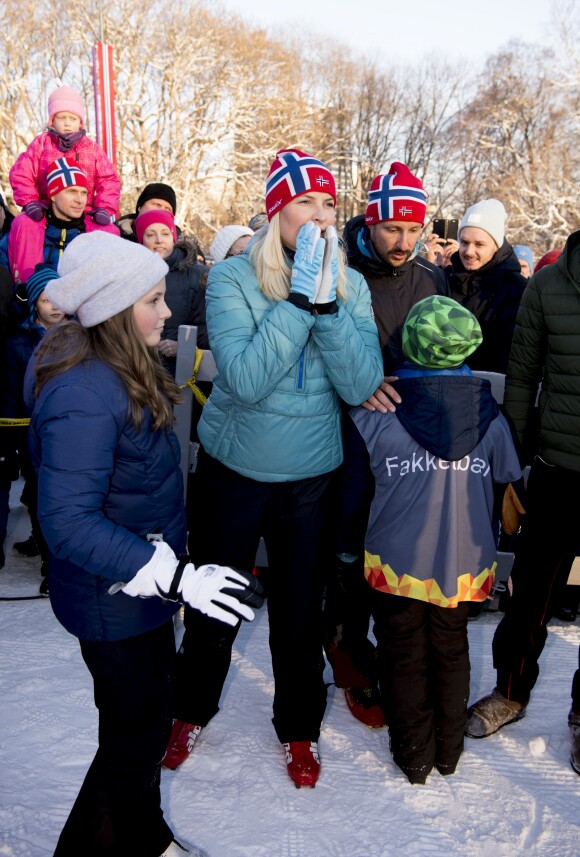 Le prince Haakon, sa femme, la princesse Mette-Marit, et leurs enfants la princesse Ingrid Alexandra et prince Sverre Magnus - La famille royale de Norvège participe aux activités de sports d'hiver organisées devant le palais royal lors des festivités pour le 25ème anniversaire de règne du roi Harald de Norvège à Oslo, le 17 janvier 2016. 17/01/2016 - Oslo