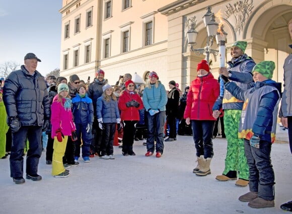 Le roi Harald, Leah Isadora Behn, la princesse Martha Louise, Ari Behn, Maud Angelica Behn,le prince Haakon, la princesse Ingrid Alexandra, la reine Sonja, la princesse Mette-Marit et le prince Sverre Magnus - La famille royale de Norvège participe aux activités de sports d'hiver organisées devant le palais royal lors des festivités pour le 25ème anniversaire de règne du roi Harald de Norvège à Oslo, le 17 janvier 2016. 17/01/2016 - Oslo