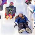 Le prince Haakon et sa fille la princesse Ingrid Alexandra - La famille royale de Norvège participe aux activités de sports d'hiver organisées devant le palais royal lors des festivités pour le 25ème anniversaire de règne du roi Harald de Norvège à Oslo, le 17 janvier 2016. 17/01/2016 - Oslo