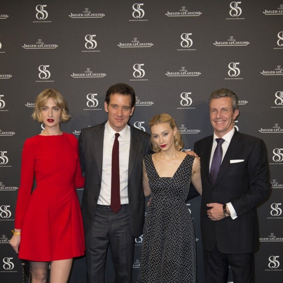 Eva Riccobono, Clive Owen, Sarah Gadon et Daniel Riedo (PDG de Jaeger-LeCoultre) - Photocall du 85ème anniversaire de la montre Jaeger-LeCoultre Reverso à Genève le 18 janvier 2016