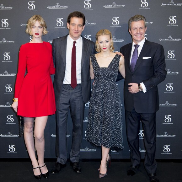 Eva Riccobono, Clive Owen, Sarah Gadon et Daniel Riedo (PDG de Jaeger-LeCoultre) - Photocall du 85ème anniversaire de la montre Jaeger-LeCoultre Reverso à Genève le 18 janvier 2016