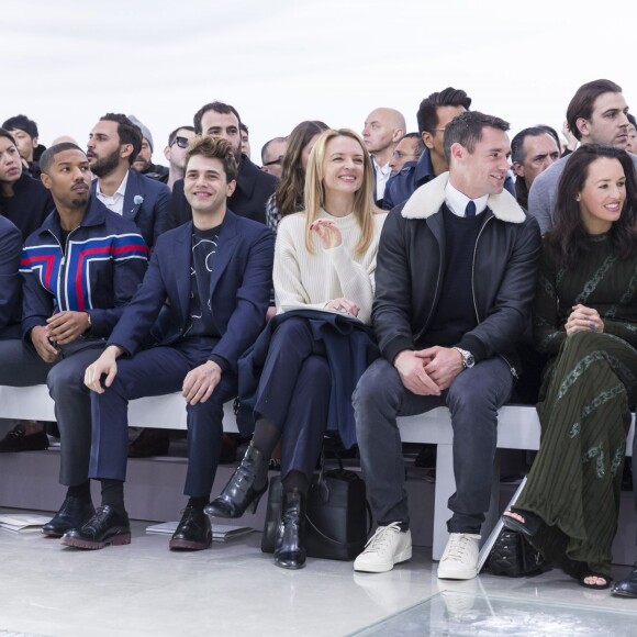 Nick Robinson, Michael B. Jordan, Xavier Dolan, Delphine Arnault, Dan Carter, son épouse Honor, Michael Burke et Lewis Hamilton - Défilé Louis Vuitton (collection homme automne-hiver 2016-2017) à la serre du parc André-Citroën. Paris, le 21 janvier 2016.