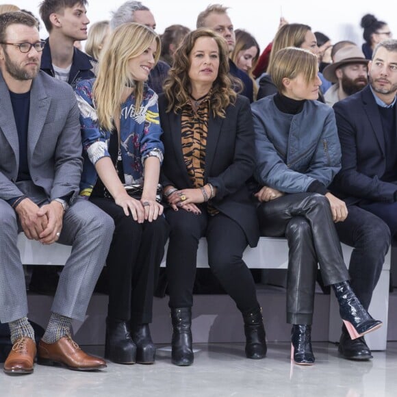 Joel Edgerton, Georgia May Jagger, Jade Jagger, Olympia Scarry et Ali Baddou - Défilé Louis Vuitton (collection homme automne-hiver 2016-2017) à la serre du parc André-Citroën. Paris, le 21 janvier 2016.