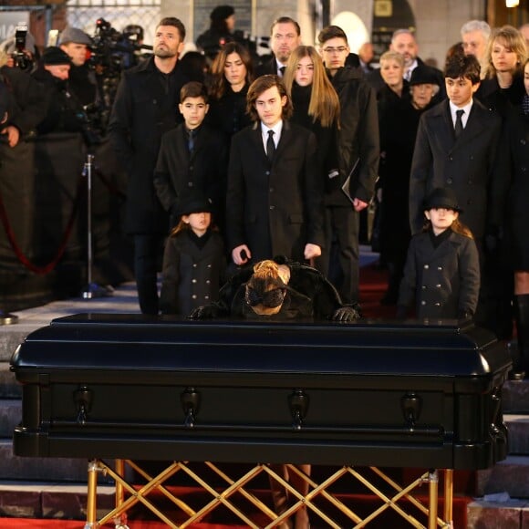 Céline Dion, ses enfants René-Charles Angélil, les jumeaux Nelson Angélil et Eddy Angélil, Anne-Marie Angélil-Dupré, la fille de René Angélil et son mari Marc Dupré et Jean-Pierre Angéli, le fils de René Angélil - Sorties des obsèques nationales de René Angélil en la Basi­lique Notre-Dame de Montréal, le 22 janvier 2016.© Morgan Dessales/Bestimage