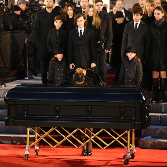 Céline Dion, ses enfants René-Charles Angélil, les jumeaux Nelson Angélil et Eddy Angélil, Anne-Marie Angélil-Dupré, la fille de René Angélil et son mari Marc Dupré - Sorties des obsèques nationales de René Angélil en la Basi­lique Notre-Dame de Montréal, le 22 janvier 2016.© Morgan Dessales/Bestimage