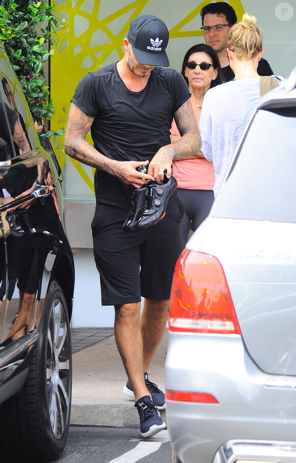 David Beckham quitte le Soul Cycle après sa séance de sport à Brentwood, le 2 août 2014. La rumeur dit son fils aîné Brooklyn Beckham sortirait avec la jeune actrice Chloë Grace Moretz.