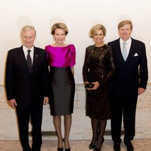 Le roi Philippe et la reine Mathilde de Belgique accueillaient le roi Willem-Alexander et la reine Maxima des Pays-Bas au Palais des beaux-arts de Bruxelles le 22 janvier 2016 pour un concert donné en l'honneur de la présidence néerlandaise de l'Union européenne.