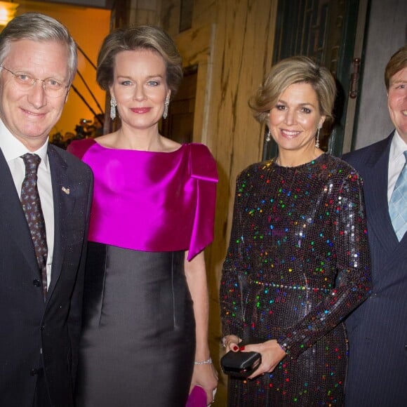 Le roi Philippe et la reine Mathilde de Belgique accueillaient le roi Willem-Alexander et la reine Maxima des Pays-Bas au Palais des beaux-arts de Bruxelles le 22 janvier 2016 pour un concert donné en l'honneur de la présidence néerlandaise de l'Union européenne.