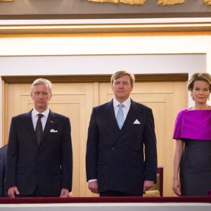 Le roi Philippe et la reine Mathilde de Belgique accueillaient le roi Willem-Alexander et la reine Maxima des Pays-Bas au Palais des beaux-arts de Bruxelles le 22 janvier 2016 pour un concert donné en l'honneur de la présidence néerlandaise de l'Union européenne.