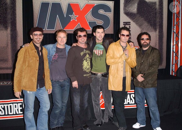 INXS (Garry Beers, 2e en partant de la gauche) lors de la promo de l'album Switch à Los Angeles en décembre 2005