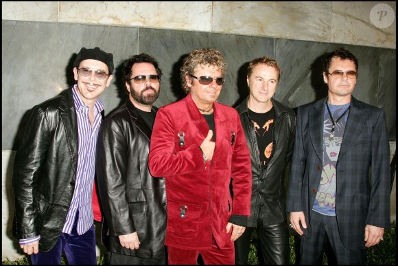 INXS (Garry Beers, 2e en p. de la droite) en juillet 2005 lors d'une soirée CBS.