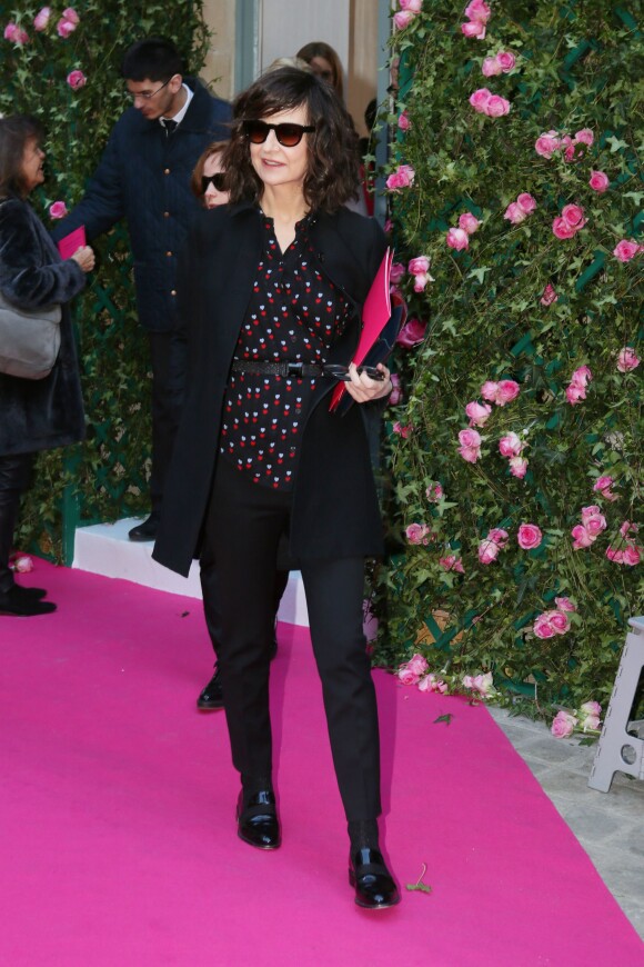 Valérie Lemercier - Sortie du défilé Haute Couture Schiaparelli Printemps 2016 à Paris, le 25 janvier 2016. ©CVS/Veeren/Bestimage
