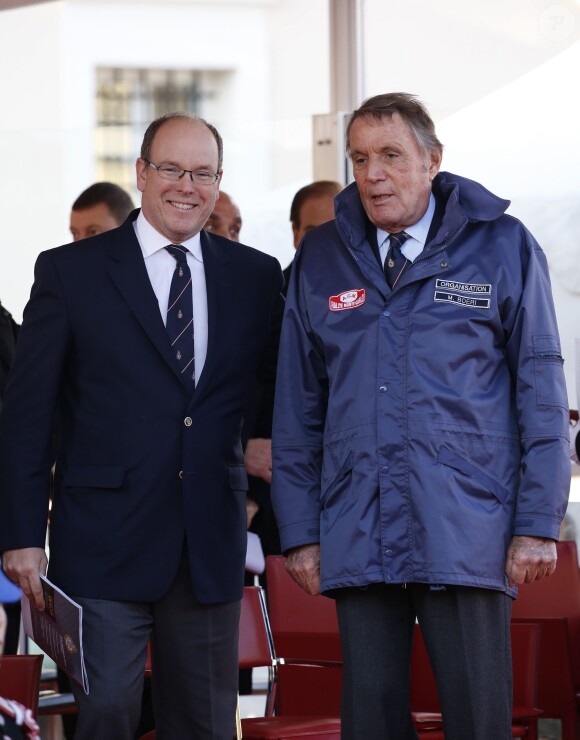 Le prince Albert II de Monaco s'est fait une joie de remettre à Sébastien Ogier et Julien Ingrassia, vainqueurs du 84e Rallye de Monte-Carlo, le trophée de l'épreuve, le 24 janvier 2016 sur la place du palais princier. © Jean-Charles Vinaj/Pool Monaco/Bestimage