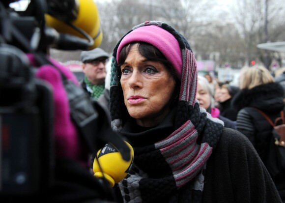 Anny Duperey - Manifestion pour demander la grâce de Jacqueline Sauvage, Paris, le 23 janvier 2016.