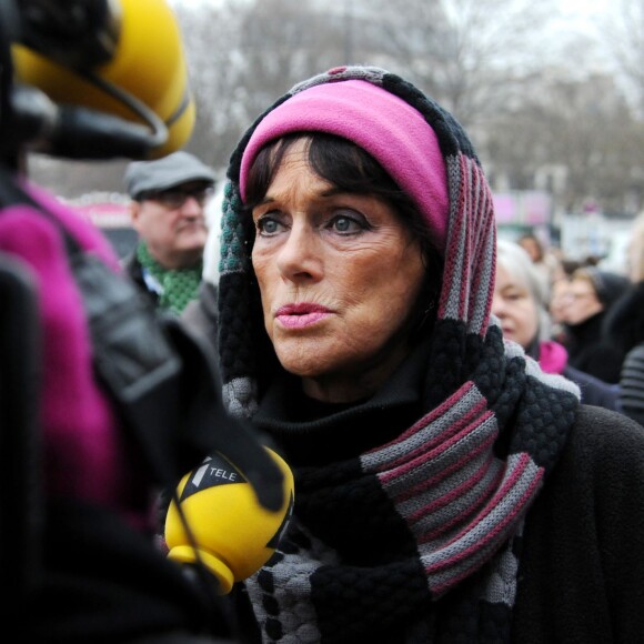 Anny Duperey - Manifestion pour demander la grâce de Jacqueline Sauvage, Paris, le 23 janvier 2016.
