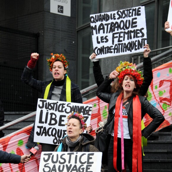 Manifestion pour demander la grâce de Jacqueline Sauvage, Paris, le 23 janvier 2016.