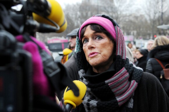 Anny Duperey à la manifestion pour demander la grâce de Jacqueline Sauvage, Paris, le 23 janvier 2016.