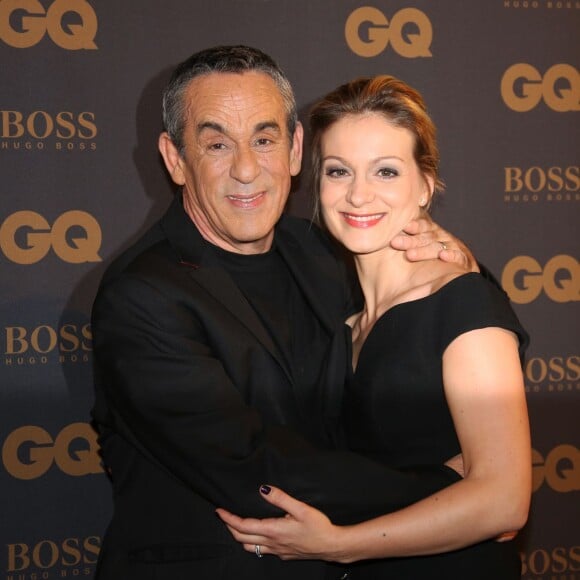 Thierry Ardisson et sa femme Audrey Crespo-Mara - Photocall de la cérémonie des "GQ 2015, Les Hommes de l'Année" au Shangri-La Hotel à Paris, le 25 janvier 2016.