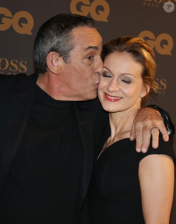 Thierry Ardisson et sa femme Audrey Crespo-Mara - Photocall de la cérémonie des "GQ 2015, Les Hommes de l'Année" au Shangri-La Hotel à Paris, le 25 janvier 2016.