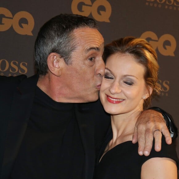 Thierry Ardisson et sa femme Audrey Crespo-Mara - Photocall de la cérémonie des "GQ 2015, Les Hommes de l'Année" au Shangri-La Hotel à Paris, le 25 janvier 2016.